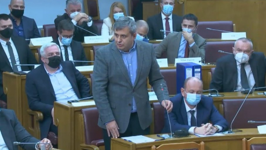 SVI U JEDNOM DANU: U Crnoj Gori ove godine lokalni izbori čak u 14 opština!