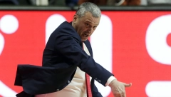 ZVEZDA U ČETVRTOJ ČETVRTINI BEZ RADONJIĆA! Trener crveno-belih pobesneo, pa dobio isključenje!