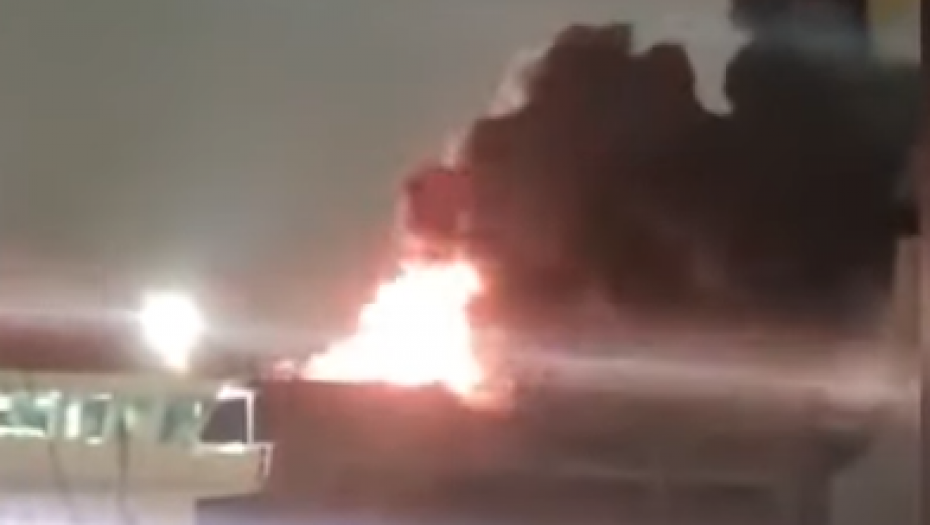 GORI RATNI BROD RUSKE MORNARICE Plamen nemilosrdno proždire ponos flote (VIDEO)
