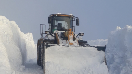 SNEŽNA KATASTROFA U NOVOJ VAROŠI Putevi blokirani do sedam sela, vetar pravi smetove visine nekoliko metara! (FOTO)
