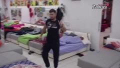 MIHIĆ ZANJIHAO KUKOVIMA Veliki šef obradovao zadrugare hitovima, Stefan zapevao iz sveg glasa