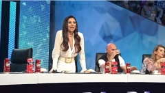 OD CIFRE ĆE VAM SE ZAVRTETI U GLAVI! Ceca na snimanju Zvezda Granda ponela papreno skupe leptir naočare!(FOTO)