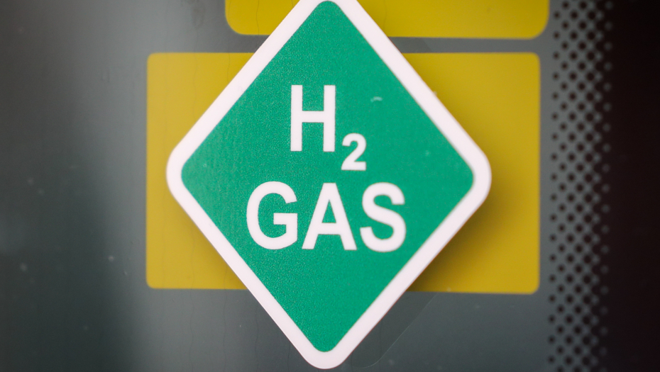 JEDAN MINUT PUNJENJA 400 KILOMETARA VOŽNJE Vozilo bez emisjije štetnih gasova