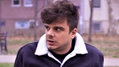 BAČEN SUZAVAC U STAN POZNATOG JUTJUBERA! Novi detalji drame u Novom Sadu, otkriveno i šta je izjavio dok su ga odvodili!