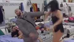 JEZIV HAOS U SPAVAĆOJ SOBI Mensur urlao na Milicu, ona opet nasrnula na njega, krenula da ga udara i vrišti, nisu mogli da ih razdvoje