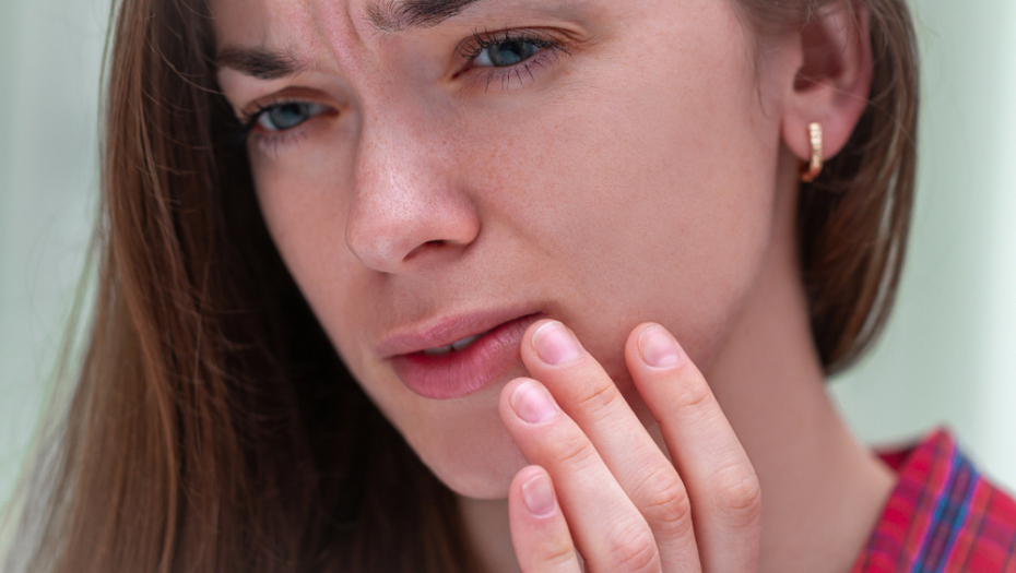 DA LI SE I VAMA OVO DEŠAVA Svakodnevne navike koje dovode do ispucalih usana