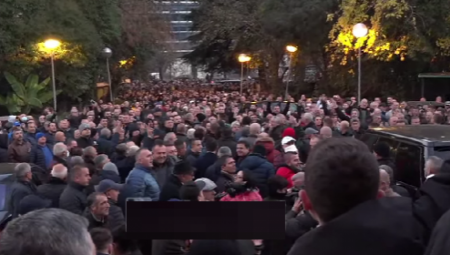 Oglasila se američka ambasada povodom dešavanja u Tirani