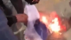 SKANDAL! Đilasovi mediji ne vide zapaljene zastave Srbije, već izveštavaju o mirnim albanskim demonstrantima koji ne vole Vučića