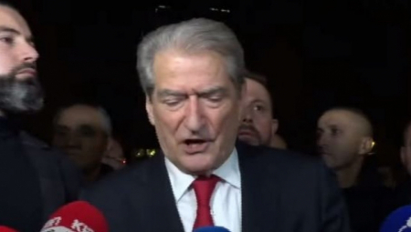 EVO KO JE KRIV ZA HAOS! Sramotne reči Saljija Beriše na protestima u Tirani!