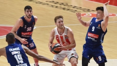 NAJSKUPLJE PLJUVANJE IKADA Zvezda se hitno oglasila posle drakonske kazne, apeluje na navijače, jer sledi oduzimanje bodova