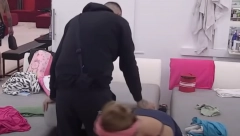 NJENI KRICI ODZVANJALI BELOM KUĆOM Car gurnuo Maju ispod kreveta, pa je preklopio dušekom, neviđeni haos: Izbošću te viljuškom!