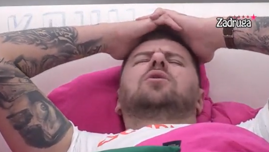 POGODILE GA REČI PESME Janjuš pustio glas, pa zapevao bolne stihove, da li ih je uputio Maji?