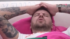 POGODILE GA REČI PESME Janjuš pustio glas, pa zapevao bolne stihove, da li ih je uputio Maji?