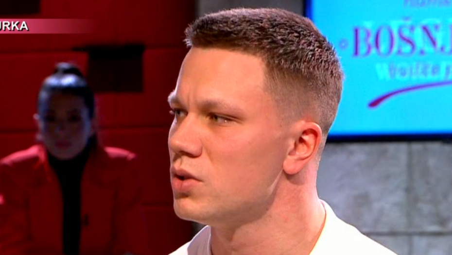 MAJKA ME JE VODILA NA BUVLJAK DA KUPIMO PATIKE Potresna priča Relje Popovića zatekla je javnost, reper sa knedlom u grlu priča o teškom odrastanju