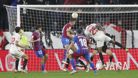 BEZ POBEDNIKA U DERBIJU! Barselona nije iskoristila igrača više, Sevilja se izvukla!