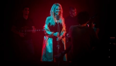 SA NJOM JE SVE BILO "TAKO LAKO" Izašla pesma Lene Kovačević, pevačica oduševljena Angelinom!