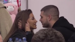 DEJAN I DALILA OZVANIČILI POMIRENJE POLJUPCEM! U inat Filipu se dohvatili usred emisije uživo i šokirali gledaoce i zadrugare ovim postupkom!