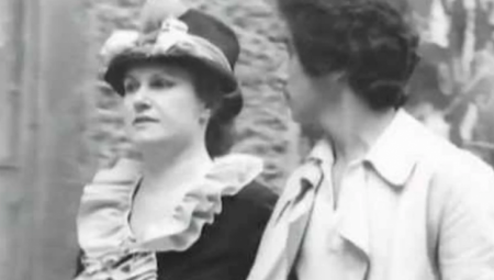 UMRLA JE U NAJVEĆI BEDI NA ULICI! Bila je zvezda srpskog filma, brinula o bolesnom unuku, a razvela se od našeg pevača za koga nije imala lepe reči!