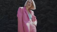 HRVATSKA SPONZORUŠA SE UDALA ZA SRPSKOG BIZNISMENA! Voditeljki zbog ljubavi lepe etikete, stalno dobija uvredljive komentare!