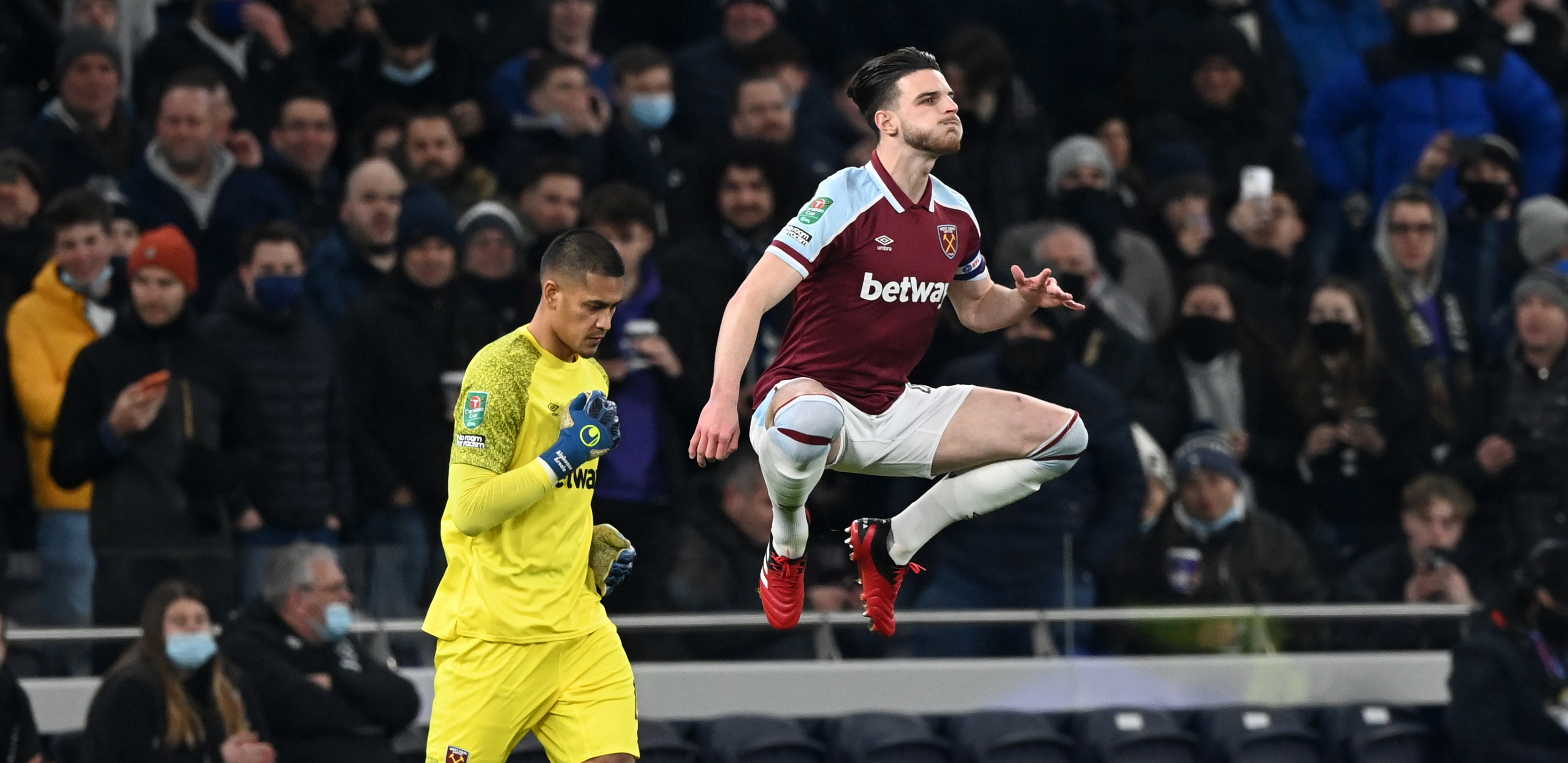 PADAJU REKORDI U ENGLESKOJ Arsenal se dogovorio sa Vest Hemom, stiže vezista od 120 miliona evra