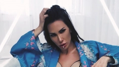 NEMA BRUS, GRUDI SAMO ŠTO NE ISPADNU! Nikolija novim fotkama izazvala haos na mrežama, pevačica grmi! (FOTO)