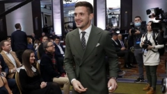 NAJLEPŠA SLIKA SA DODELE ZLATNE LOPTE! Tadić sa porodicom posle uručenja nagrade (FOTO)