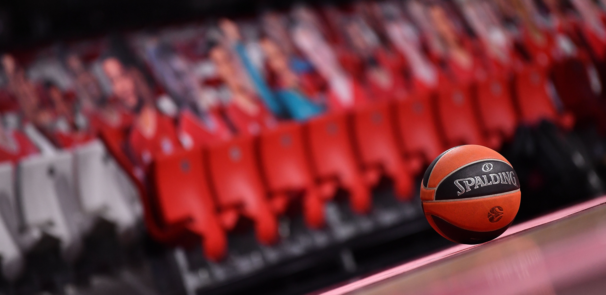 KOJA LUDNICA NA PARKETU Pomoćni nasrnuo na glavnog trenera! (VIDEO)