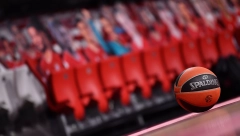 KOJA LUDNICA NA PARKETU Pomoćni nasrnuo na glavnog trenera! (VIDEO)