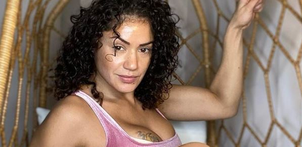 FANOVI OSTALI U ČUDU! MMA borkinja krenula na operaciju, a onda pokazala obline! (FOTO)