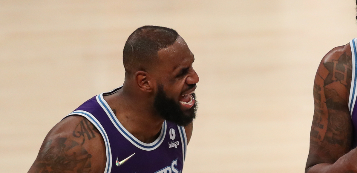 GODINE SU ZA NJEGA SAMO BROJ! Eksplozija Lebrona Džejmsa, strašno zakucavanje ostavilo sve bez teksta! (VIDEO)