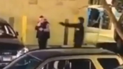 MISLIO SAM DA SE ŠALE, ONDA SU ZAPUCALI Napadnut Srbin u Čikagu, isplivao stravičan snimak pljačke (VIDEO)