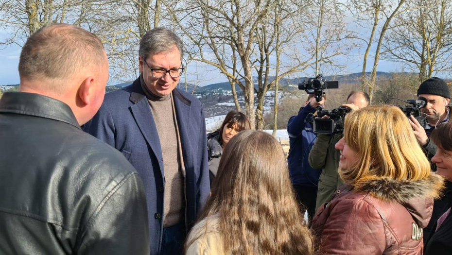 NAROD OBRADOVAO VUČIĆA Srećan sam što ste mi to rekli