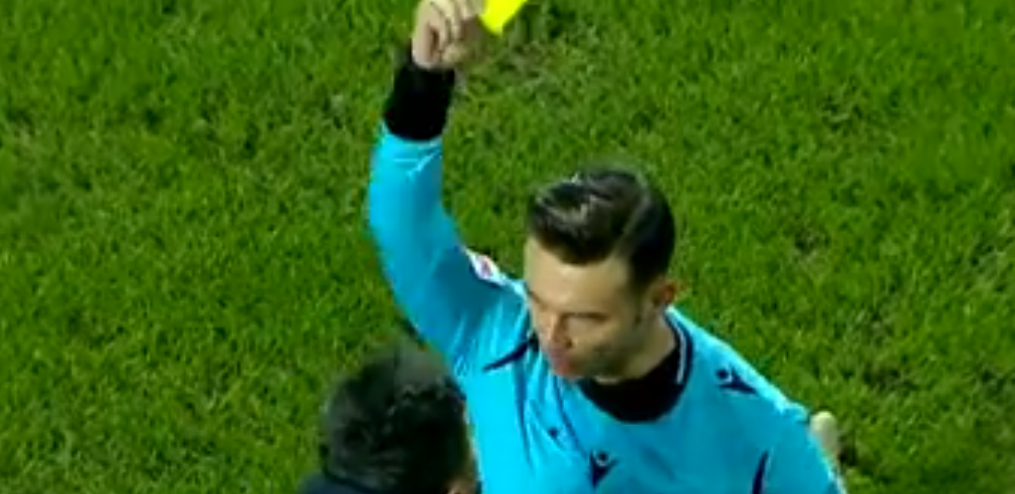 OVO JOŠ NIJE VIĐENO NA FUDBALSKIM TERENIMA Sudija doktoru dao žuti karton! (VIDEO)