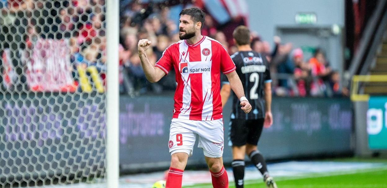 SRBIN JEDNIM POTEZOM POSTAO HIT U EVROPI, NAVIJAČI MU POSVETILI PESMU, ZVEZDA I PARTIZAN GA DOBRO UPAMTILI! Debitovao za reprezentaciju, bio najbolji strelac Superlige, a sada ponovo rešeta!