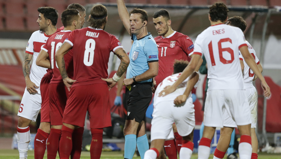 PRAVO NIOTKUDA! Bivši kapiten Srbije završava karijeru!