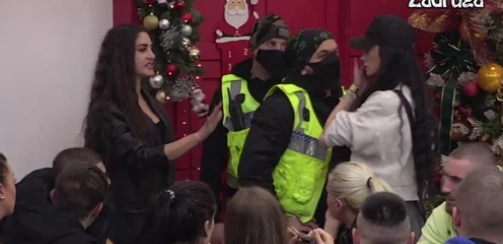 REAGOVALO OBEZBEĐENJE! Anđela htela da zalepi šlag Tari, Simova je napala i počela da preti!