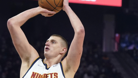 I KAD NIJE NAJBOLJI ON JE DOBAR Jokić na dva poena od novog tripl-dabla u pobedi Denvera! (VIDEO)