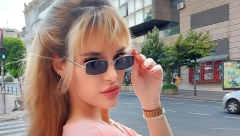 DOBRA STUDENTKINJA, A BILA I U BIKOVIĆEVOM ZAGRLJAJU Ćerka poznate folkerke sada grli popularnog repera i izgleda zanosno!