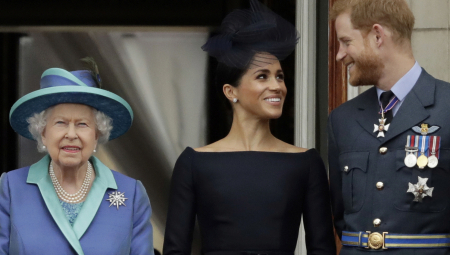 PRINC HARI I MEGAN MARKL NA TANKOM LEDU Razdor u kraljevskoj porodici nakon smrti Elizabete II