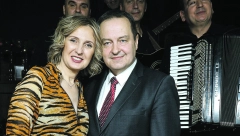MLAĐA SESTRA IVICE DAČIĆA JE ZAVRŠILA DVA FAKULTETA Malo ko zna da je glumila u seriji "Porodično blago"! Evo kako danas izgleda (FOTO/VIDEO)
