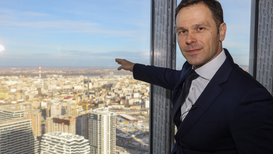 EKSKLUZIVNO ALO! SA MINISTROM FINANSIJA NA 40. SPRATU KULE "BEOGRAD" Siniša Mali oduševljen prizorom: Mesto ostavlja bez daha, slede još veći projekti!