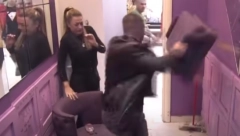 DEJAN BACAO KLUPU NA ZID, UMALO POGODIO REŠIĆKU Dragojević se posvađao sa Dalilom, teško podneo raskid! (VIDEO)