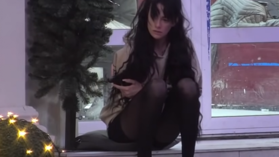 ZVALA ADVOKATE DA HITNO REAGUJU! Tara Simov ucenjuje produkciju, kamenjem gađala po imanju, napravila opšti haos!