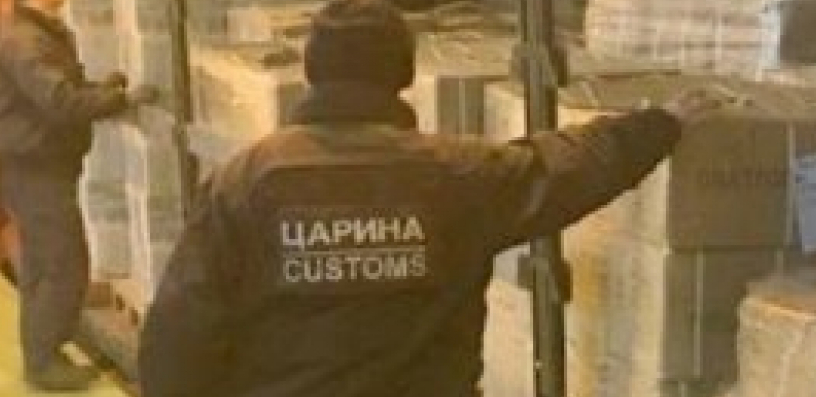 CARINICIMA BILO SUMNJIVO, PA SPROVELI DODATNU PROVERU Mladići pokušali da kamufliraju šverc polovnim nameštajem (FOTO)