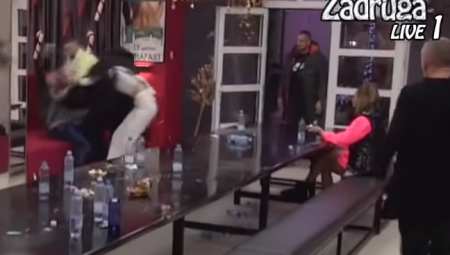 NEVIĐENA TUČA U BELOJ KUĆII! Mensur nasrnuo na Krleta, pljuštale jezive uvrede i psovke, obezbeđenje odmah uletelo da ih razdvaja!