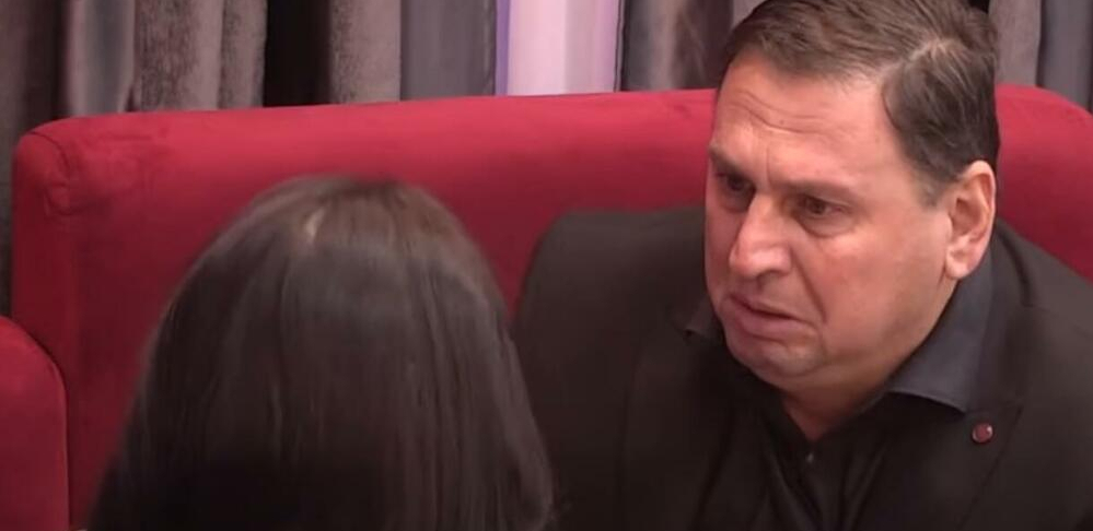 MAJA ĆE POLUDETI KAD SAZNA Taki s buketom cveća, otkrio koga voli