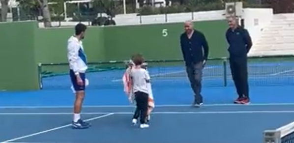 SNIMAK KOJI JE OBIŠAO PLANETU! Novak sina uči važnu životnu lekciju! (VIDEO)