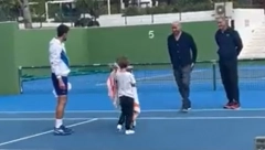 SNIMAK KOJI JE OBIŠAO PLANETU! Novak sina uči važnu životnu lekciju! (VIDEO)