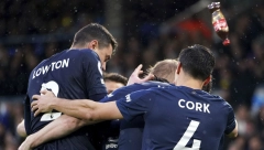 BRUKA NA OSTRVU Dok je slavio gol dobio flašom po glavi, sad kad ga nađu zna se šta ga čeka (FOTO, VIDEO)