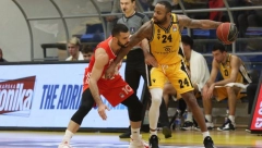 ŠAMPION TEŠKO SA FENJERAŠEM Zvezda bez Kalinića slavila u Splitu (VIDEO)